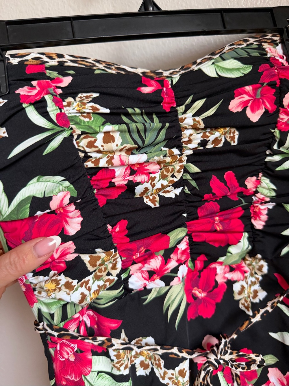 NWT Tommy Bahama Women's Lily Cat Shirred Bandeau One Piece Swimsuit Sz 6 - Picture 7 of 10